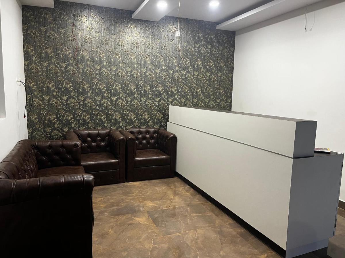 Roomquet Comfort Inn อัลลอฮาบาด ภายนอก รูปภาพ