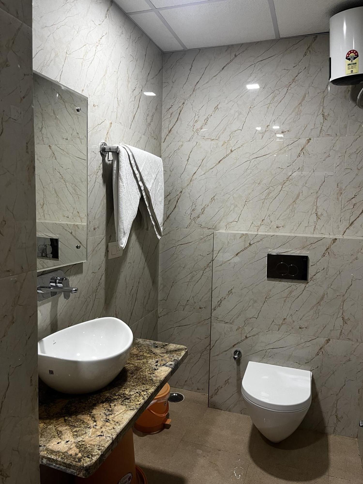 Roomquet Comfort Inn อัลลอฮาบาด ภายนอก รูปภาพ