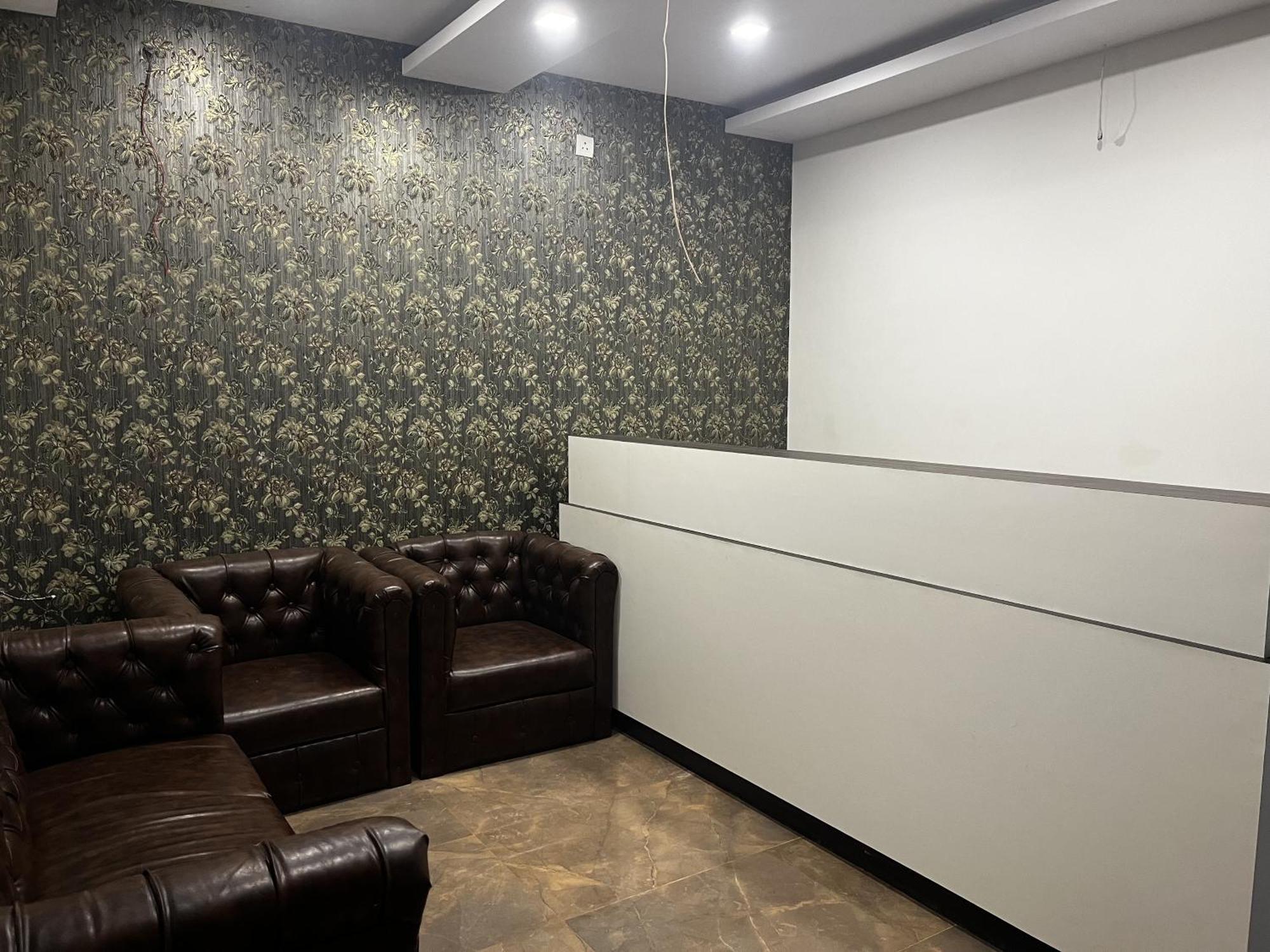 Roomquet Comfort Inn อัลลอฮาบาด ภายนอก รูปภาพ