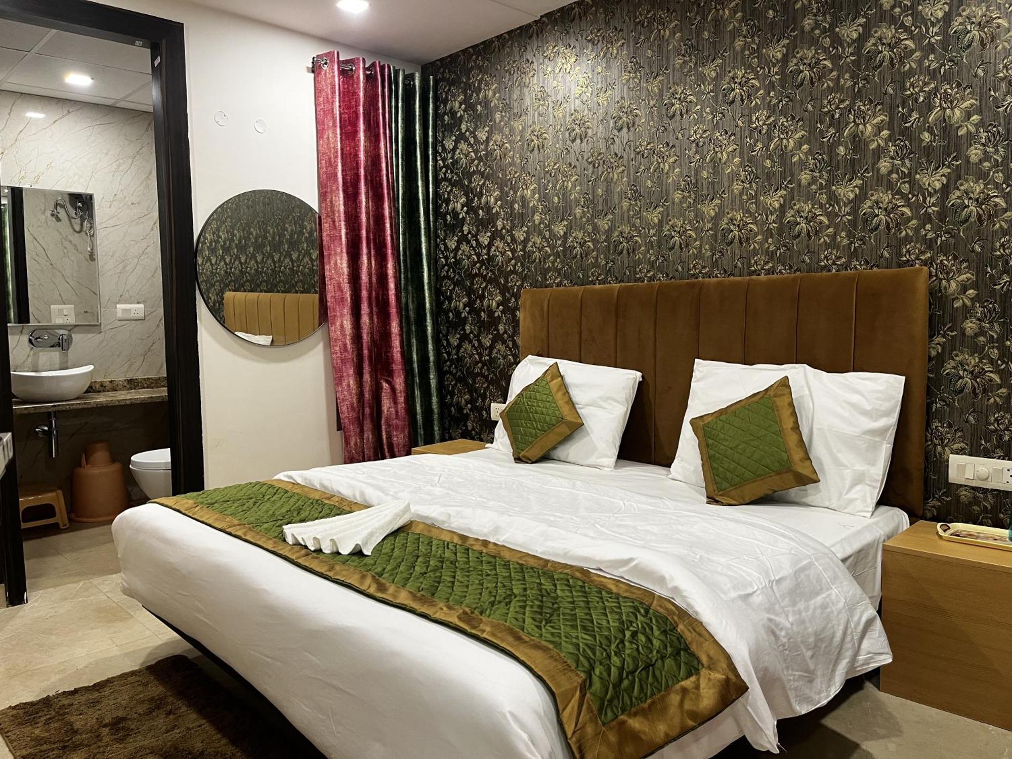 Roomquet Comfort Inn อัลลอฮาบาด ภายนอก รูปภาพ