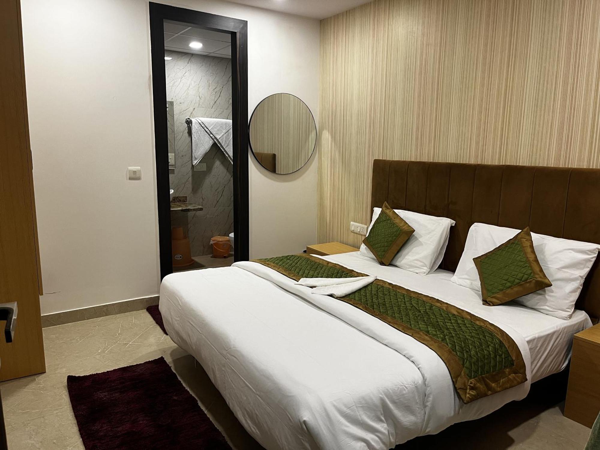 Roomquet Comfort Inn อัลลอฮาบาด ภายนอก รูปภาพ